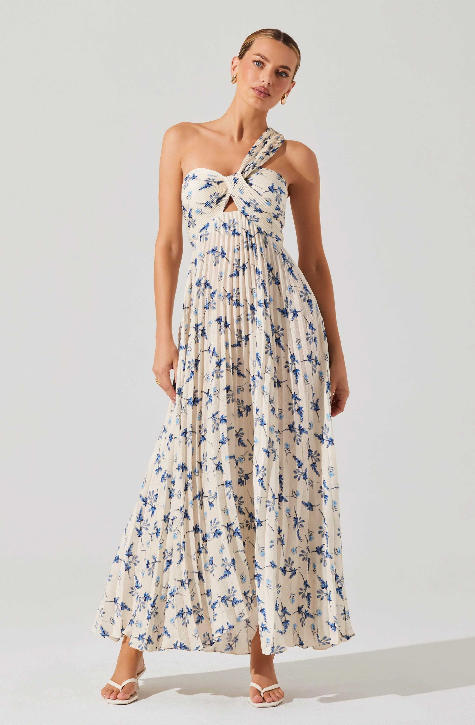 Rasya Pleated Floral Maxi Dress