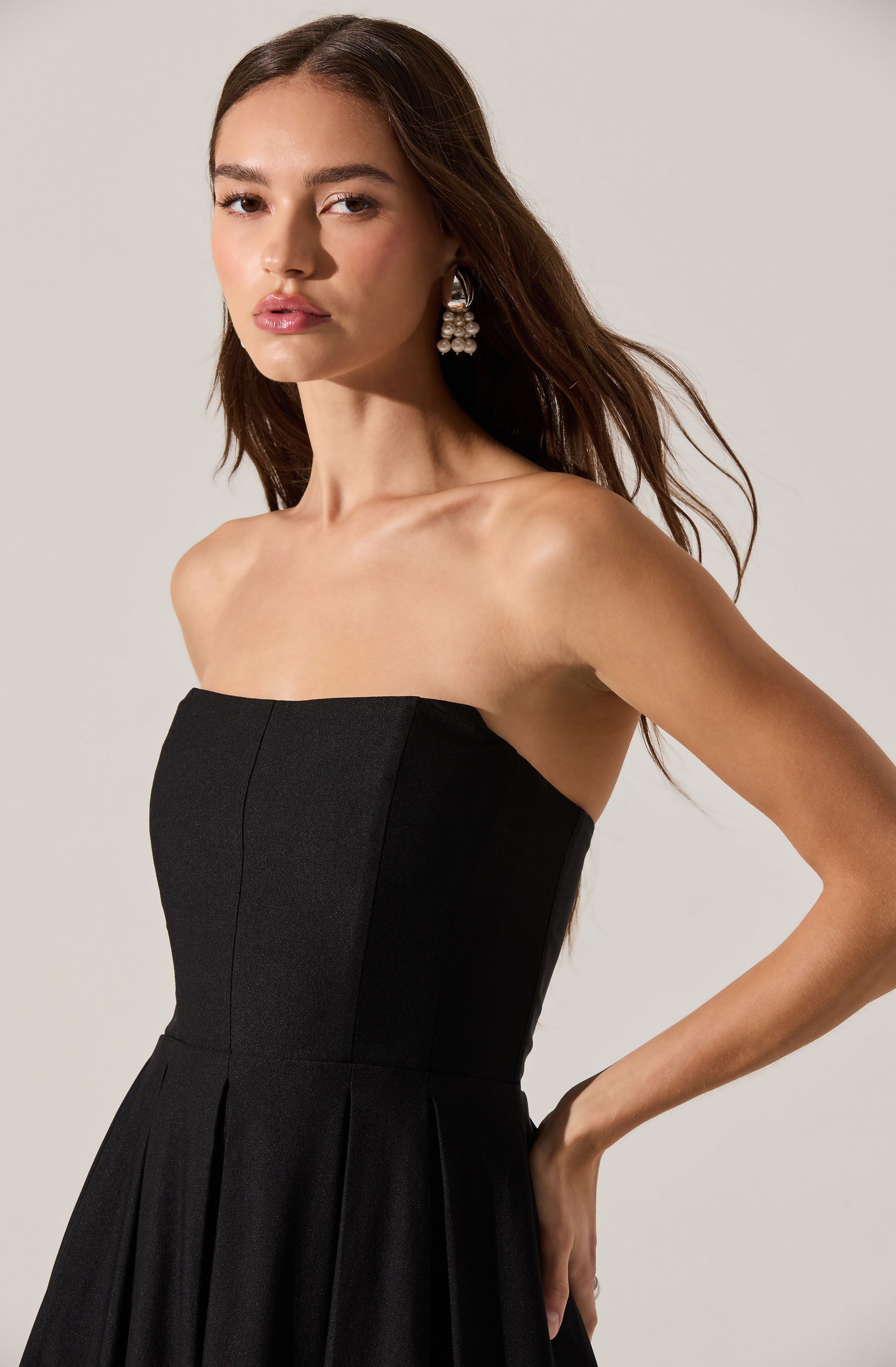 Reiona Strapless Pleated Midi Dress