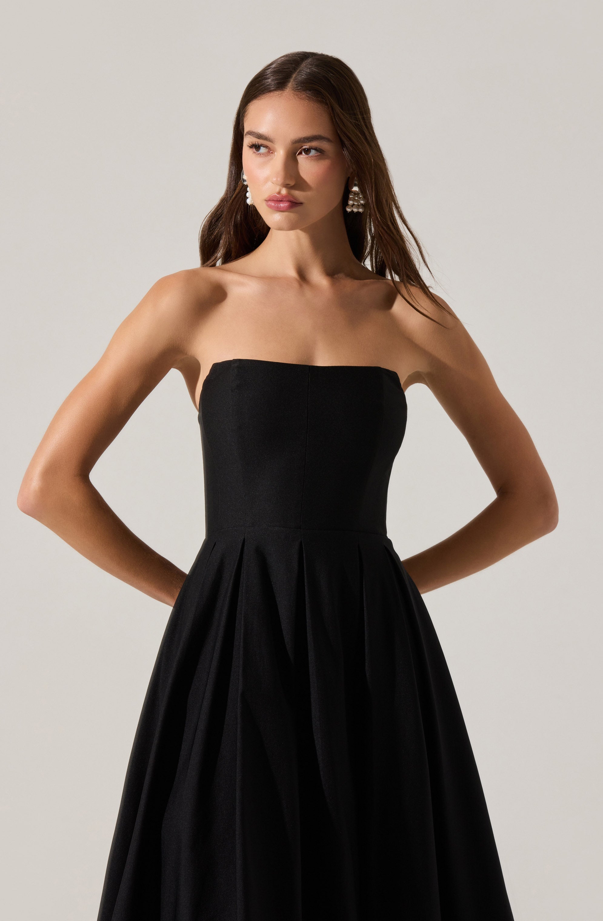 Reiona Strapless Pleated Midi Dress