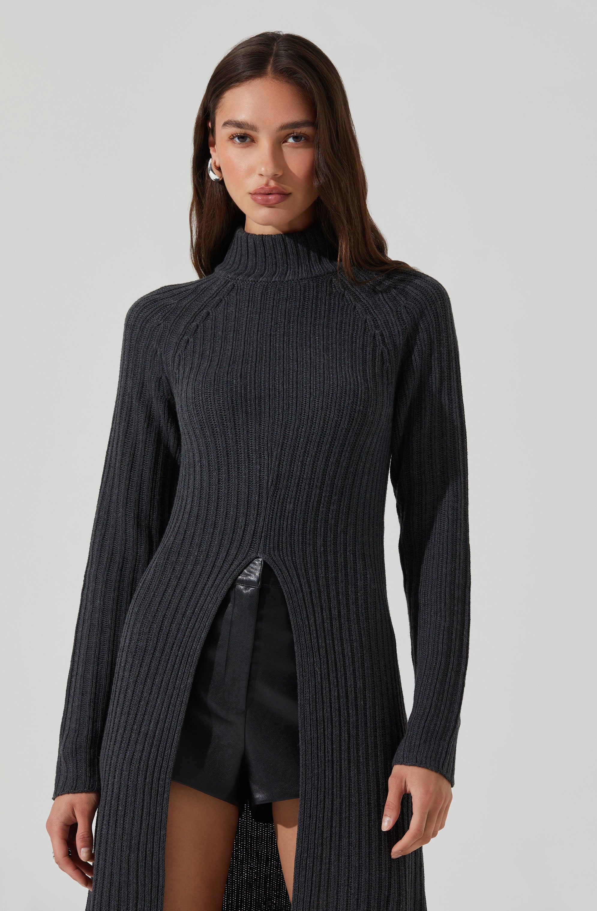 Estilo Mock Neck Slit Sweater