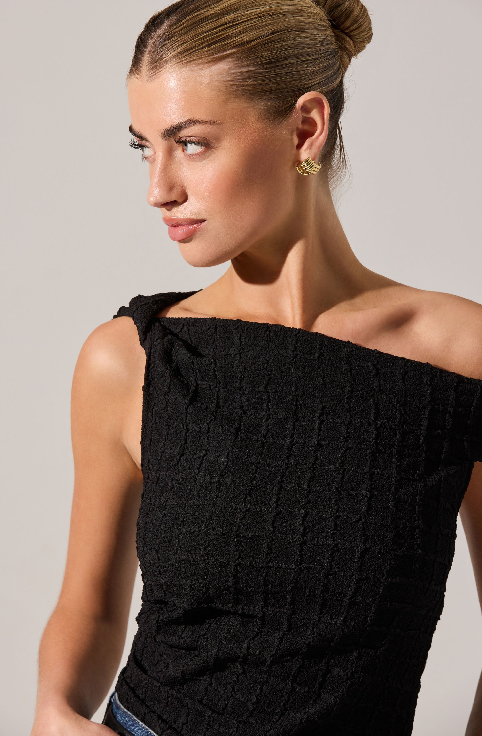 Lindy Textured Off Shoulder Top