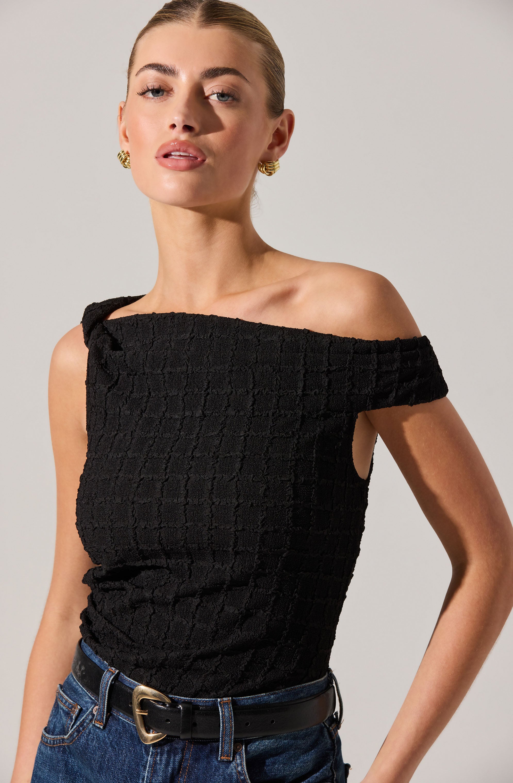 Lindy Textured Off Shoulder Top
