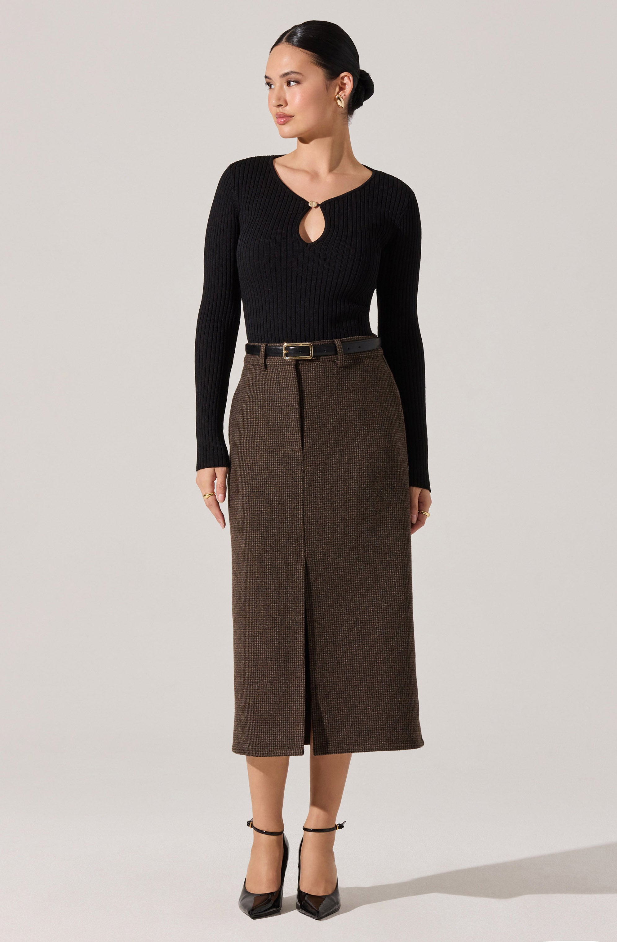 Lynly Ribbed Keyhole Sweater